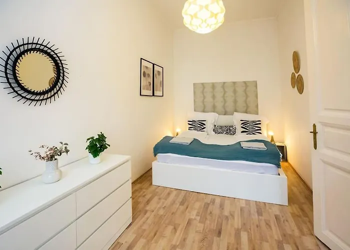 Opera Apartment Budapest With Three Bedroom W Ac