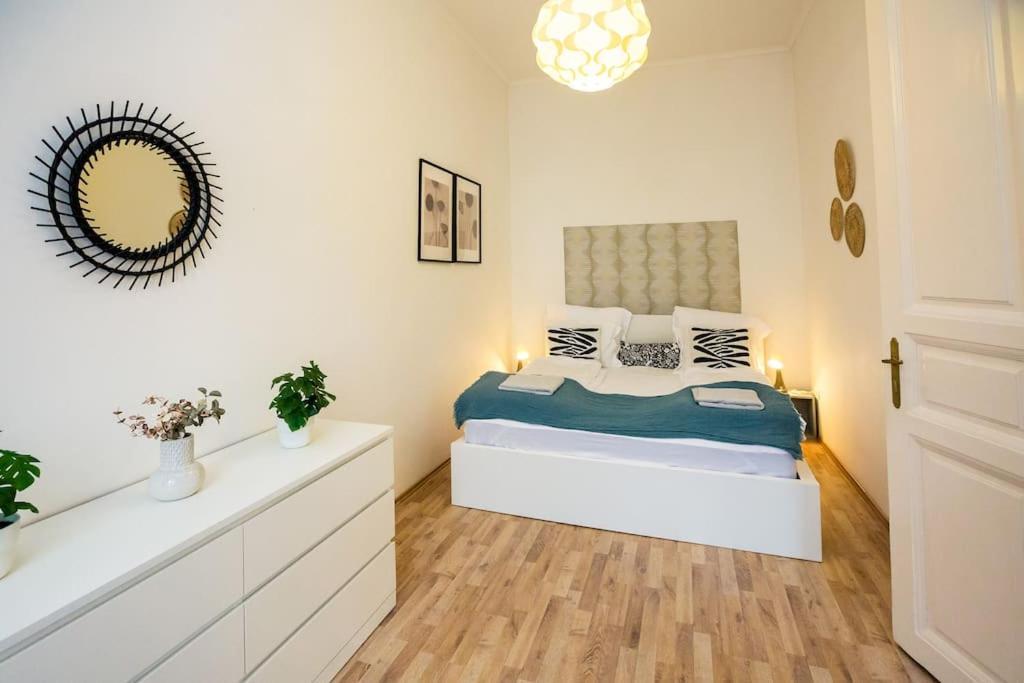 Opera With Three Bedroom W Ac Budapest