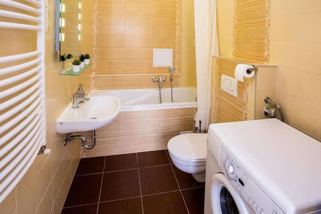 Opera With Three Bedroom W Ac Budapest