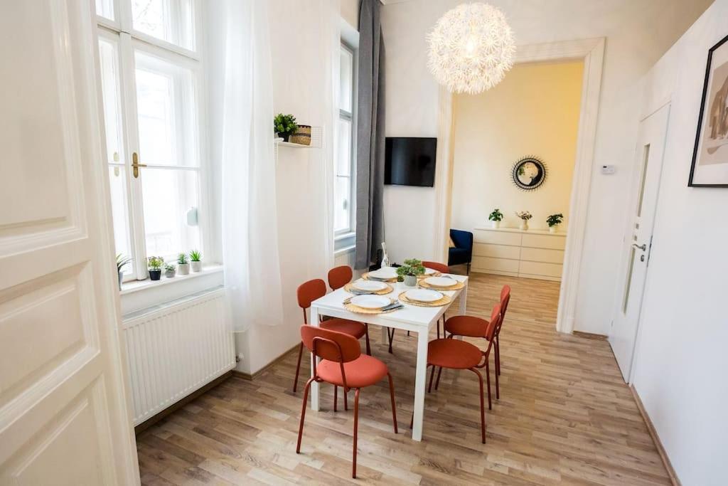 Opera With Three Bedroom W Ac Apartment