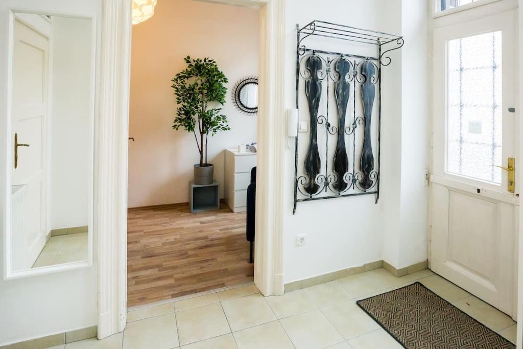 Opera With Three Bedroom W Ac Apartment