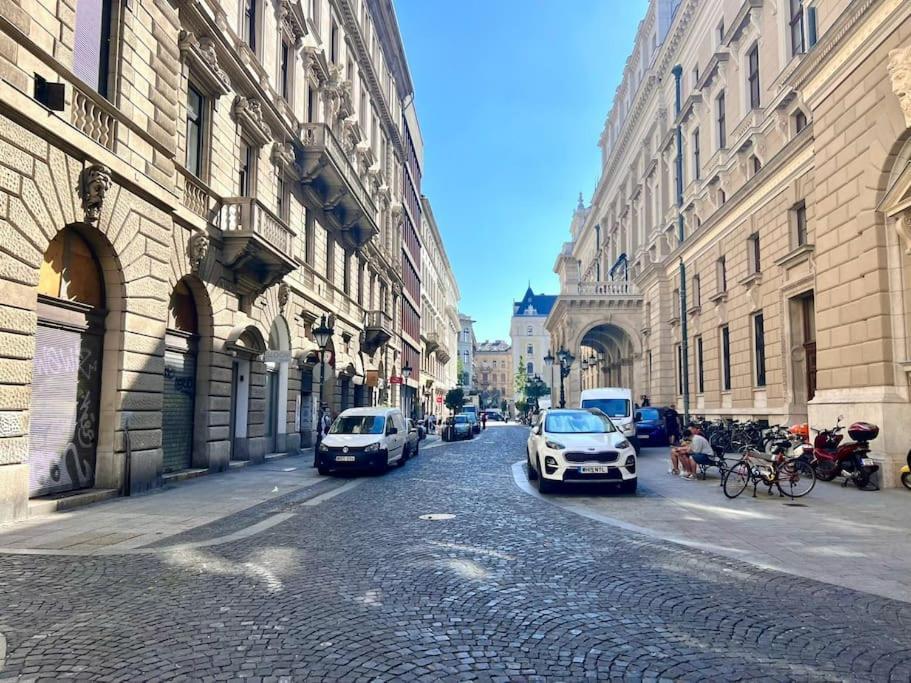 Opera With Three Bedroom W Ac * Budapest