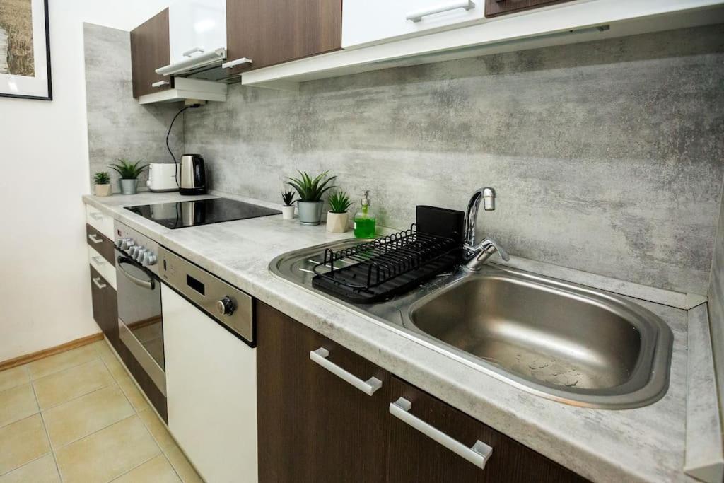 Opera With Three Bedroom W Ac Apartment *