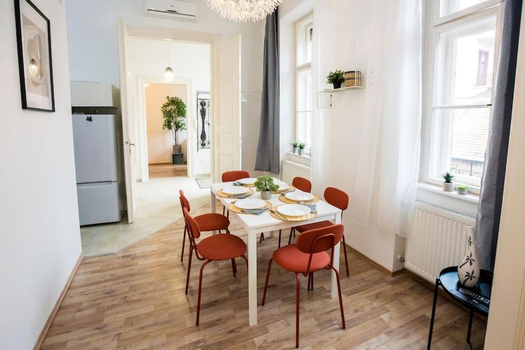 Opera With Three Bedroom W Ac Apartment Budapest