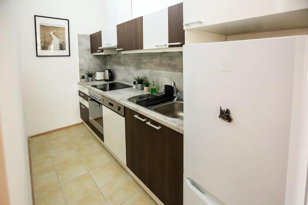 Opera With Three Bedroom W Ac *